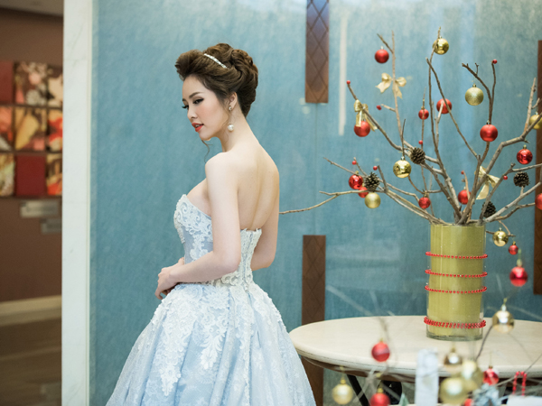 Bất ngờ với hình ảnh gợi cảm của Á hậu Thuỵ Vân