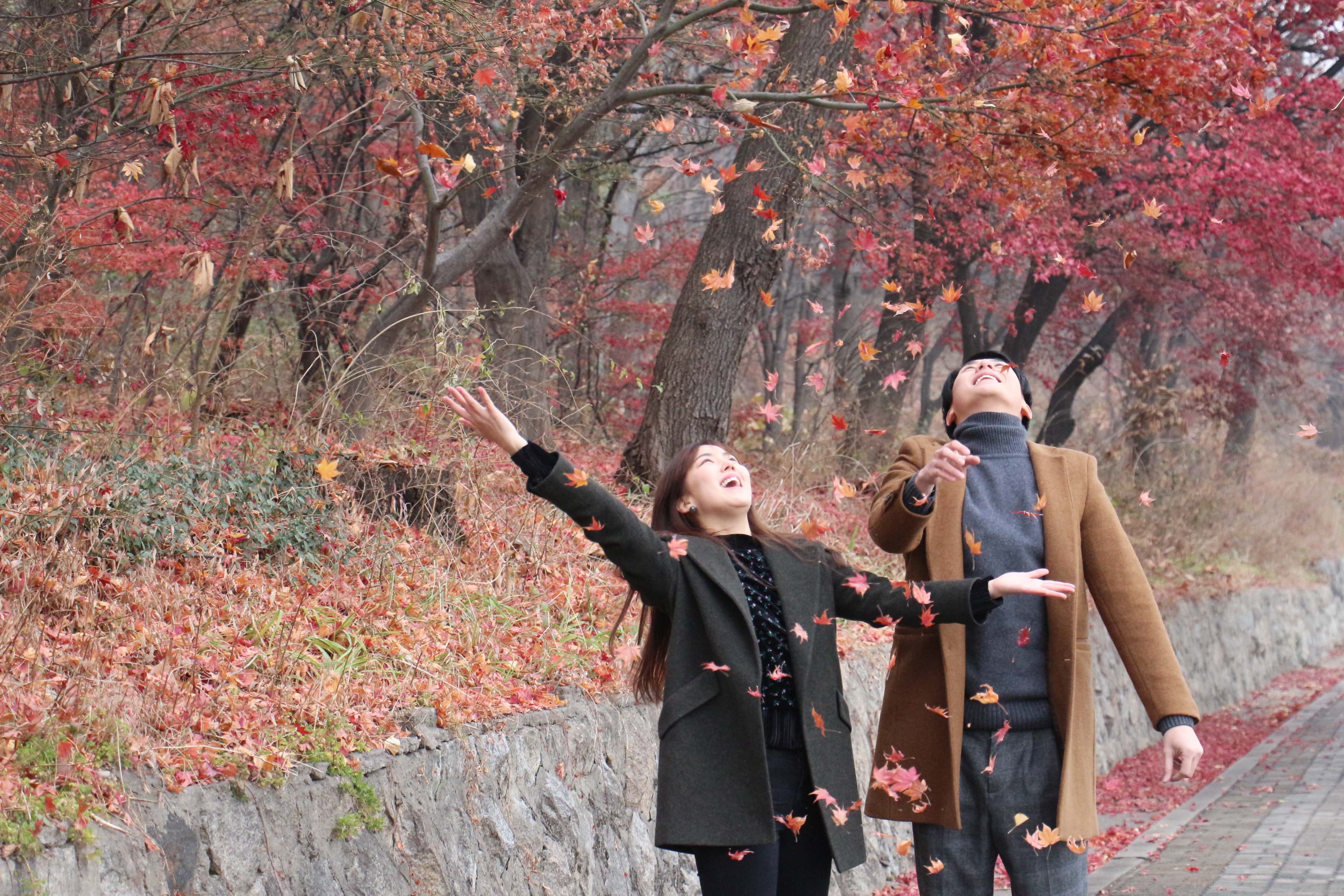 Kiệt sức vì lịch làm việc dày đặc, Rocker Nguyễn vẫn quyết làm MV