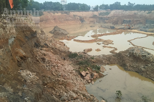 Bắt giữ vụ khai thác đất trái phép lớn chưa từng có