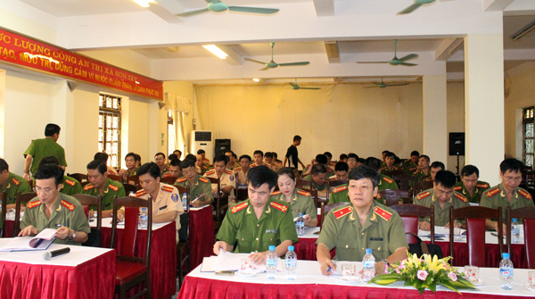 Luôn thể hiện một tinh thần trách nhiệm cao trước tính mạng của nhân dân - ảnh 2