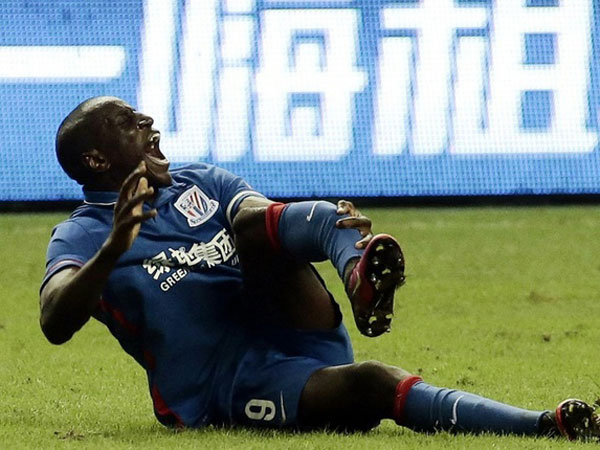 Demba Ba vẫn hy vọng trở lại sân cỏ sau chấn thương khủng khiếp Demba Ba vẫn hy vọng trở lại sân cỏ sau chấn thương khủng khiếp