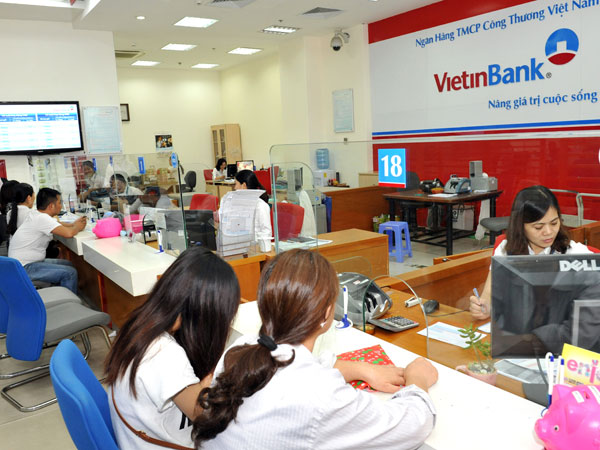 Ngân hàng lớn vào cuộc đua lãi suất - Ảnh 1 Ngân hàng lớn vào cuộc đua lãi suất - Ảnh 1