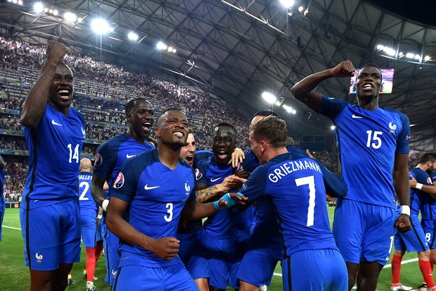 Griezmann nâng bước Pháp vào chung kết với Bồ Đào Nha Griezmann nâng bước Pháp vào chung kết với Bồ Đào Nha