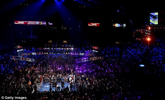 Mayweather thắng điểm Pacquiao trong 