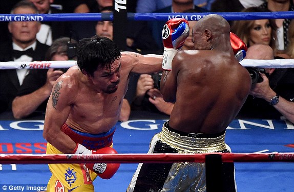 Mayweather thắng điểm Pacquiao trong 