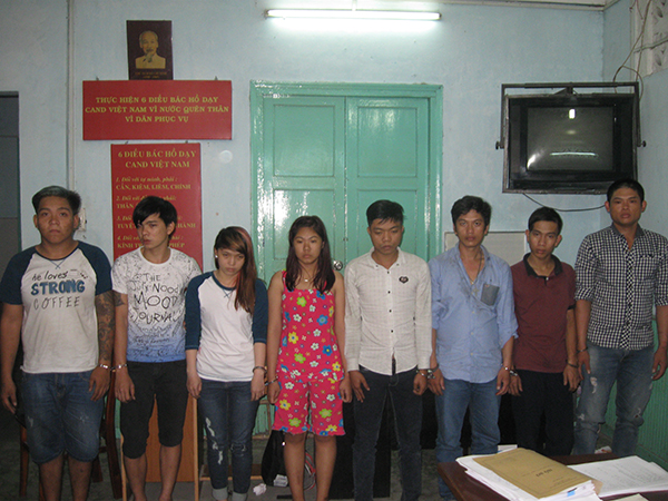 Băng nhóm do nữ quái 19 tuổi cầm đầu chuyên giăng bẫy tình đàn ông ảnh 2 Băng nhóm do nữ quái 19 tuổi cầm đầu chuyên giăng bẫy tình đàn ông ảnh 2