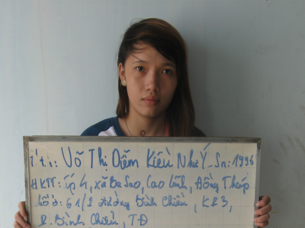 Băng nhóm do <a target='_blank' href='http://www.phunuvagiadinh.vn/tag/nu-quai'>nữ quái</a> 19 tuổi cầm đầu chuyên giăng bẫy tình đàn ông ảnh 1 Băng nhóm do nữ quái 19 tuổi cầm đầu chuyên giăng bẫy tình đàn ông ảnh 1